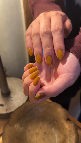 お爪がやや反り爪でしたので、フォルムでフラットに。次回ご来店でさらにふっくら丸みのある爪に変化していきます!