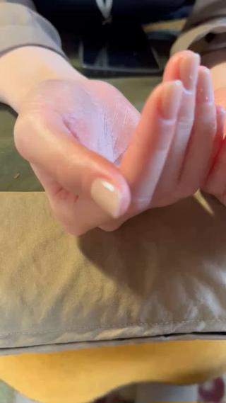 肌の色に合わせた透け感ワンカラー