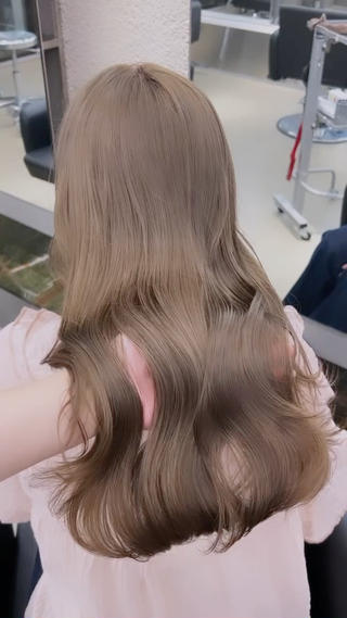 ロング カラー 名古屋栄♡PELE 上品な透明感ベージュのヘアスタイル