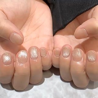 先端にフレンチっぽく光らせました♪