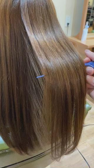 ロング オーストヘアージジ所属・TAI透明カラー 柔らかい縮毛矯正のヘアスタイル