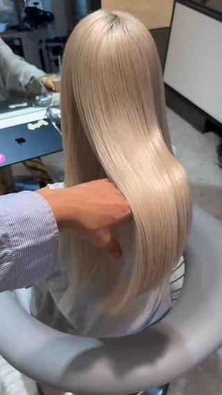 ロング カラー 💛うる艶ハイトーン LEON💛のヘアスタイル