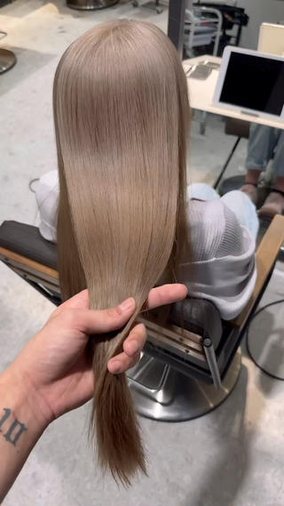 ロング カラー Aster れおんのヘアスタイル