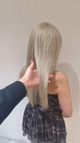 ロング カラー 💛美髪ハイトーン LEON🩶のヘアスタイル
