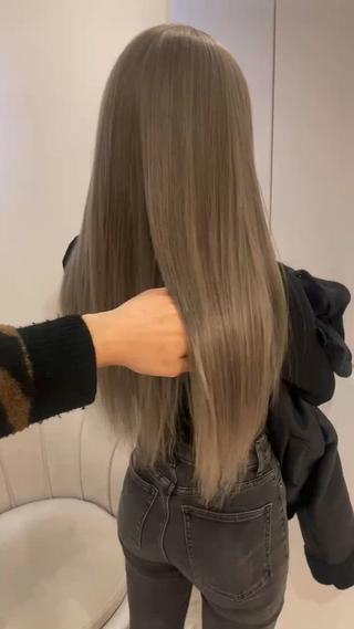 ロング カラー 💛ブリーチ&カット LEON🩶のヘアスタイル