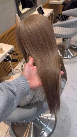 セミロング 💛うる艶ハイトーン LEON💛のヘアスタイル