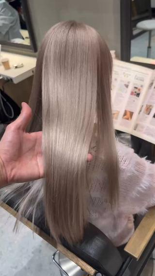 ロング カラー 💛ブリーチ&カット LEON🩶のヘアスタイル