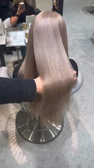 ロング カラー 💛ブリーチ&カット LEON🩶のヘアスタイル