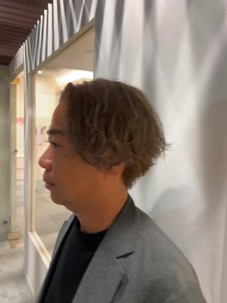 silver

元々ハイライトしていた毛先に全頭ブリーチのして
シルバーを入れました！！！

透明感があってすごく綺麗なので是非オーダーしてください！！！

カラーモデルまだまだ募集中です気になる方は是非
ご連絡お待ちしております 