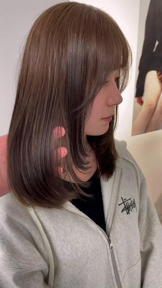 ミディアム カラー パーマ TATSU ミルクティーベージュのヘアスタイル