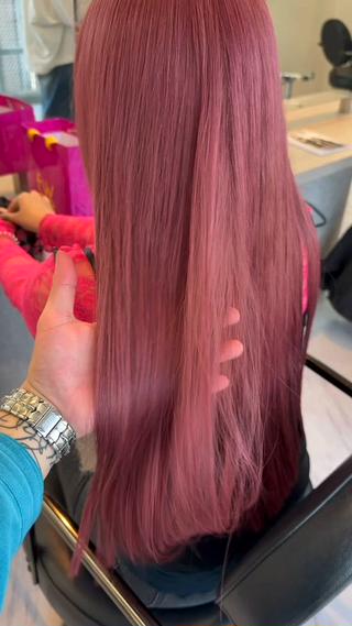 ロング カラー TATSU ミルクティーベージュのヘアスタイル