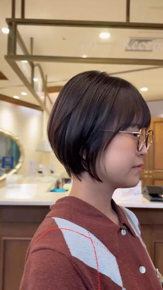 頭の形が綺麗に見えるように
すっきりまとまるショートヘア♡ 