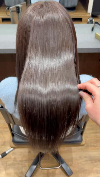 カラーだけでツルツル

ワンカラーでも透明感出せます
冬は透明感カラー一択

 