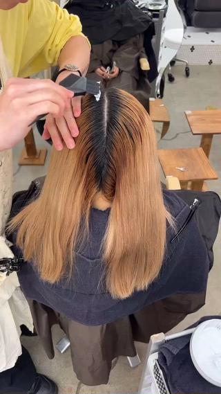 セミロング カラー ムラ修正💎 艶髪ハイトーン💎のヘアスタイル