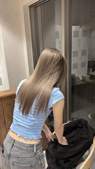 セミロング カラー ムラ修正💎 艶髪ハイトーン💎のヘアスタイル