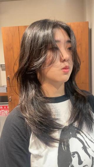 ロング 海外レイヤー/赤み 消しカラー/上原聖奈のヘアスタイル