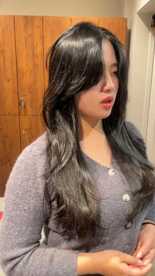 ロング 海外レイヤー/赤み 消しカラー/上原聖奈のヘアスタイル