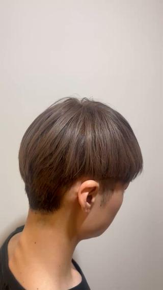 リタッチとカラーのお客様
リタッチ部分と毛先に色をなるべく繋げれるように暗めのミルクティーで仕上げました 