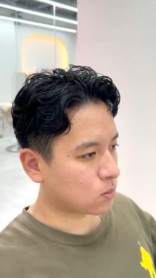 直毛でお悩みの方はパーマオススメです♪

是非一度お任せください！ 