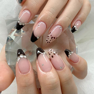 ブラウンフレンチ×レオパード
ブラウンベースの秋デザイン
ラメとストーンでキラキラ感も*.+゚
¥11,385-
#静岡市#葵区#AmieNAIL#エミーネイル#フレンチネイル#レオパードネイル#秋ネイル#手書きアート#ブラウンネイル