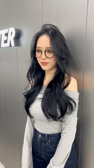 ロング カラー 💖可愛い色たくさん 権田やすなり💖のヘアスタイル
