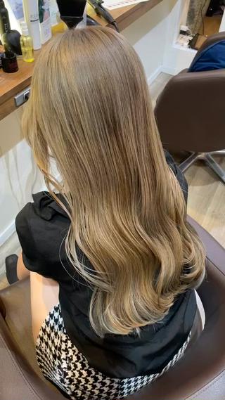 ロング 🎀ハイトーン/ 艶カラー/夕月🎀のヘアスタイル