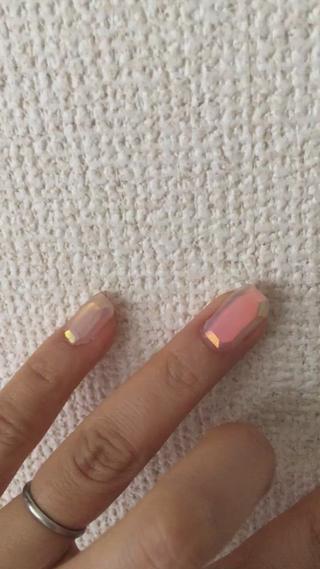 琥珀糖ネイル
お時間がとてもかかるので1本のみアート追加で可能です。別途2000円 