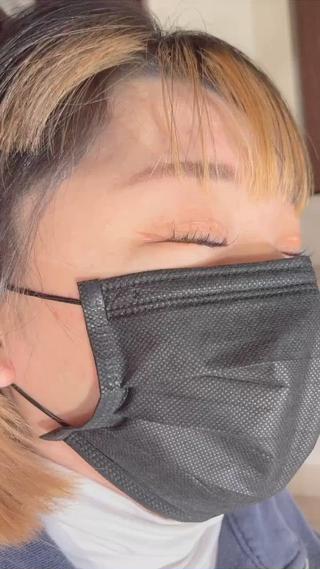 毛質 : フラットラッシュ(＋¥2200)
       柔らかい毛質でまつ毛にフィットしてくれ
　　持ちを良くしてくれます！
スタイル : ワンホンマツエク
(全体的に束感とボリューム出したい方におすすめ)
本数 : 140本(片目70本)
カール : Dカール (根本からしっかりあげたカール)
長さ : 9mm/10mm/13mm
太さ : 0.15mm (マスカラ一度塗りしたくらいの太さ) 