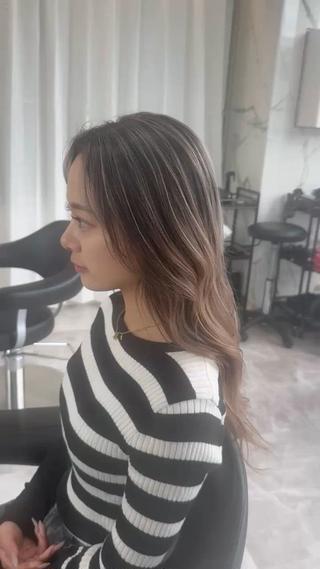 ロング レイヤーカット 海老原寛大のヘアスタイル