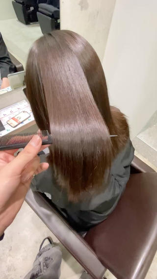 
顔タイプ、パーソナルカラー、骨格に合わせた
あなただけの王道ヘアスタイルをご提案させていただきます♪

あなた史上最高の艶髪へ♪髪質改善、縮毛矯正の知識、技術もぜひお任せください。 