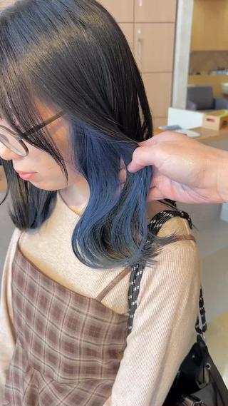 1ブリーチでネイビーブルーインナーカラー 