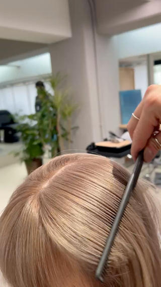 ミディアム カラー グレージュ× ボブ× ハイトーン　前田隆太のヘアスタイル