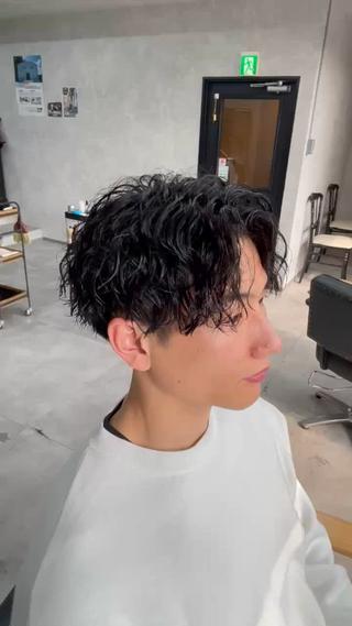 ショート パーマ メンズ GLOW所属・マタカ ミナリのヘアスタイル