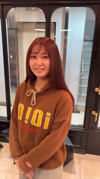 ひと目でわかる可愛さなのに品よくまとまるチェリー系
光が当たると赤みがきらっと浮かび上がる圧倒的ツヤカラー！
シンプルな服でも一気におしゃれ見え＆写真映え確定。
イメチェン勢、派手すぎずかわいく垢抜けたい♡そんな学生さんにおすすめ
ブリーチなしでもツヤと柔らかさが出系でおしゃれで清楚な印象に

初カラーの方や、髪を傷ませたくない方にも人気です！
丁寧なカウンセリングで“あなたに似合う色”をご提案します

技術向上のためのモデル募集です。スタイリストがチェックしますのでご安心ください
ブリーチ、パーマ、縮毛矯正の履歴のある方はお断りさせて頂ききます！ 