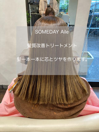 酸性のトリートメントで髪一本一本にツヤを与えていきます。
 