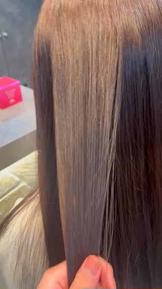 当店に新しく導入された、髪質改善カラー後の動画です！！
手触りもサラ艶で、色の発色も良く、ダメージケアしながらカラーができます！！
色持ちもすごく良くなるのでオススメです！！ 