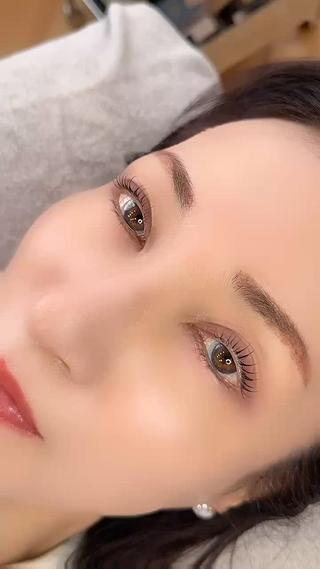 マツパ動画効果

特許技法の世界最速フラットラッシュリフト。特殊な技法と機材で施術時間を短縮。アルカリ剤不使用で繰り返し施術してもダメージレス。
最高級材料使ってます
当日目元できれば化粧品使わないようにお願い致します。特に日焼け止めです。 