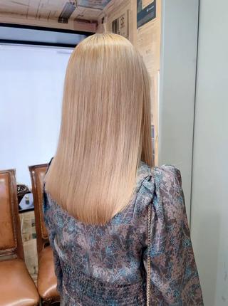 ミディアム カラー ネイル マツエク・マツパ アイブロウ Chic シックのヘアスタイル