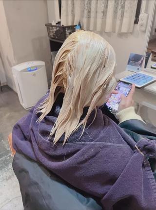 ミディアム カラー パーマ ヘアアレンジ キッズ ネイル マツエク・マツパ アイブロウ Chic シックのヘアスタイル