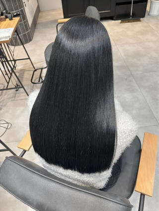 カット 
毛先の質感調節

カラー 
ブルーブラックྀིྀི

トリートメント 
バイカルテトリートメント

メニュー料金
カット＋ダメージレスカラー＋バイカルテ ￥9900 