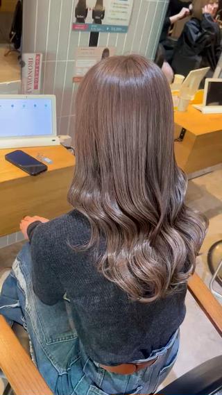 ロング カラー ラフィスヘアードープ所属・👑髪質改善Wカラー /グレージュ/アユカのヘアスタイル