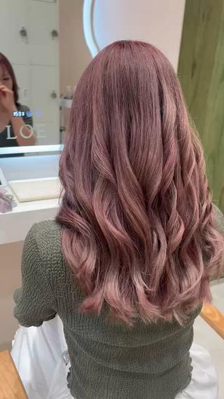 セミロング カラー ラフィスヘアードープ所属・レイヤーと透明感の アユカ 髪質改善のヘアスタイル