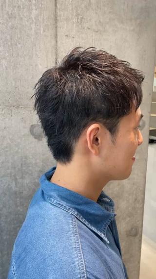 今回は王道アップバングにさせて頂きました。

カットで束感作れるように削ぎをいれて量を調整しています！
季節問わず王道の上げはカッコイイです

やってみたい方は是非ご予約お待ちしております。 