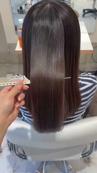 セミロング nagi所属・透明感／髪質改善 ／ りかのヘアスタイル