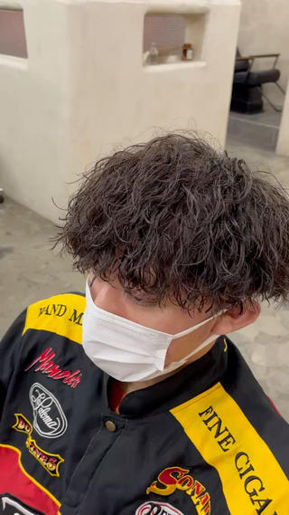 波巻きツイストパーマ
波巻きだけどツイスト感をいれて、アイロンでセットしたようなスタイル!