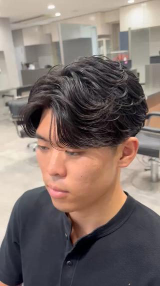毛流れ強めのフェザースタイル 