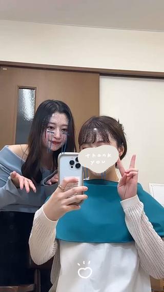 記念にお写真一緒に撮っていただくのも嬉しいです
1番お気に入りカラーのドレープをあてて、お顔映りばっちりで写真撮りましょう 