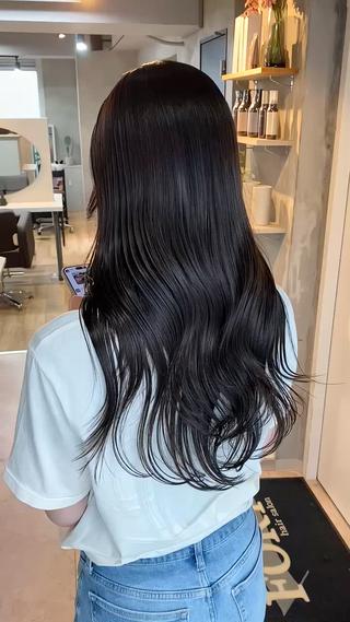 軽めレイヤーカット　赤み消し艶感ブラウン 