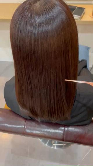 秋冬オススメカラー
チョコレートブラウンツヤ感増しますっ!!
色持たせたい方、雰囲気変えたい方におすすめです!!