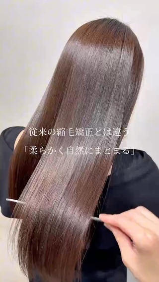 くせ毛・うねり・広がりに悩む方に大人気
navile自慢の髪質改善ストレート（縮毛矯正）です☆ 

▼こんな方におすすめ

アイロンしてもすぐうねる、広がる癖が気になる
髪質を変えたい（硬い髪質）
まとまらず髪を下ろせない
縮毛矯正で傷んだ経験がある

お客様の髪の状態を丁寧に診断し、薬剤を使い分けます。
「サラサラすぎて触っちゃう」そんな仕上がりを目指します！ 

また従来の縮毛矯正と違い【ただまっすぐ】ではなく地毛のような柔らかさでまとまる艶髪に仕上げます

他店で縮毛矯正履歴がある方でも任せ下さい 